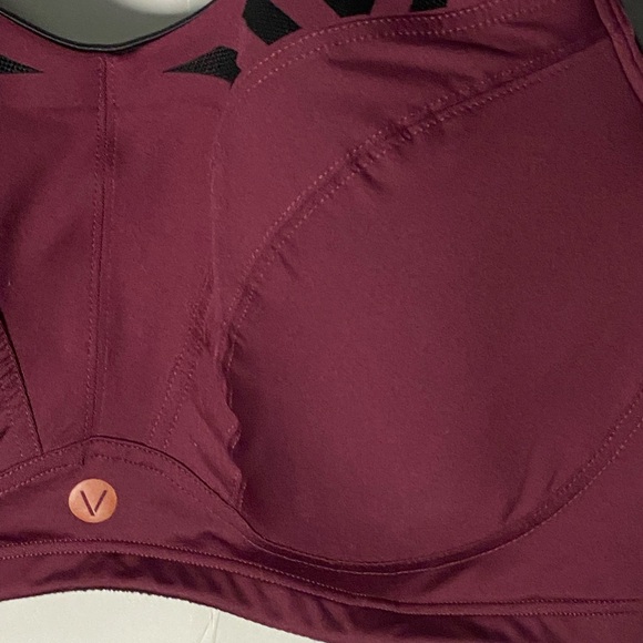 LIVID active sports bra modeled underwire full coverage 40 DDD - Picture 4 of 13